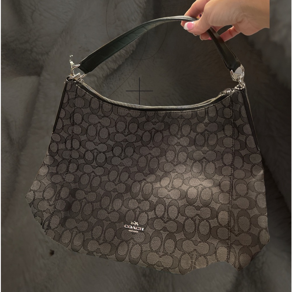 Coach, medium size, signature, pattern/purse